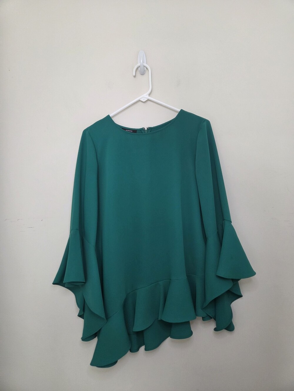 Women's Alfani Green Rufflee Top Sz Medium
